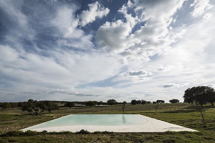 la piscina della casa di campagna