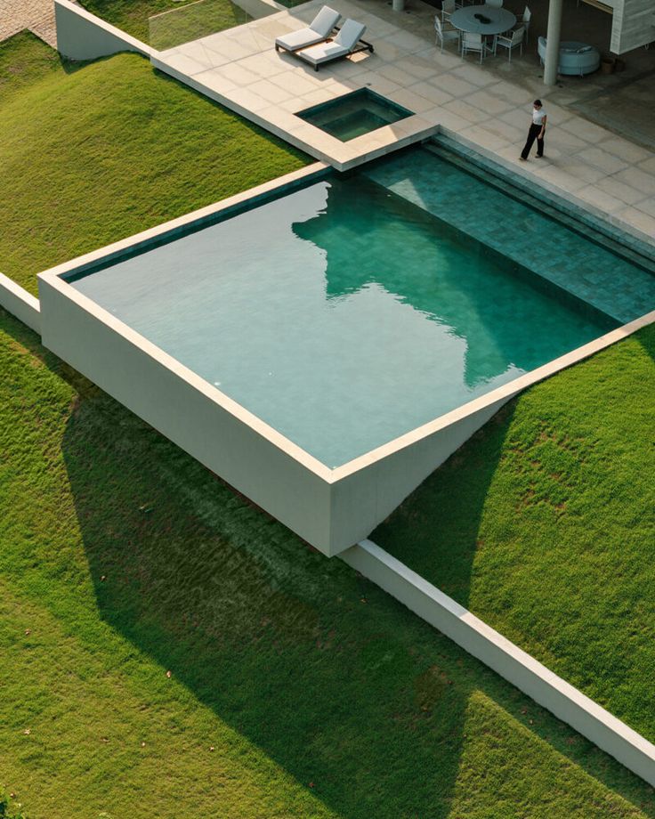piscina in calcestruzzo armato in opera