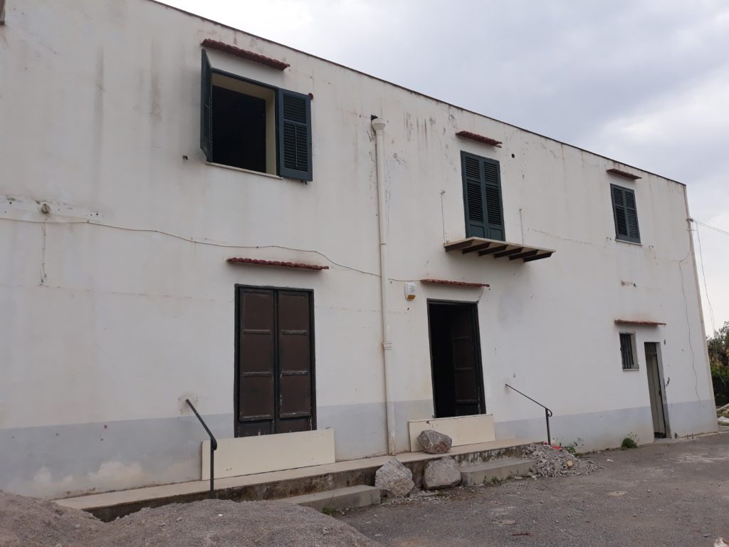 ristrutturazione edificio con sostituzione persiane