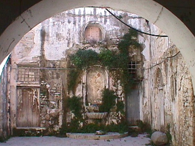la fontana della corte di Palazzo Inguaggiato-Formusa a Termini Imerese